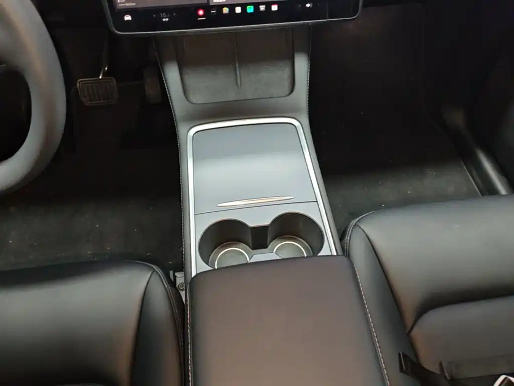 Tesla Model Y — миниатюра 14