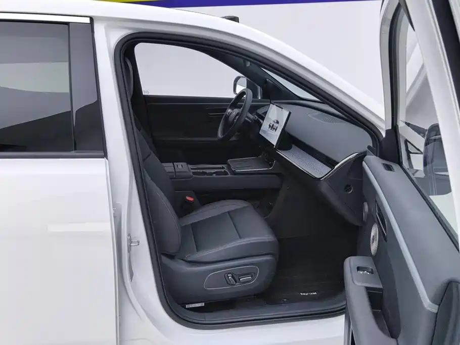 Toyota bZ3X — миниатюра 8