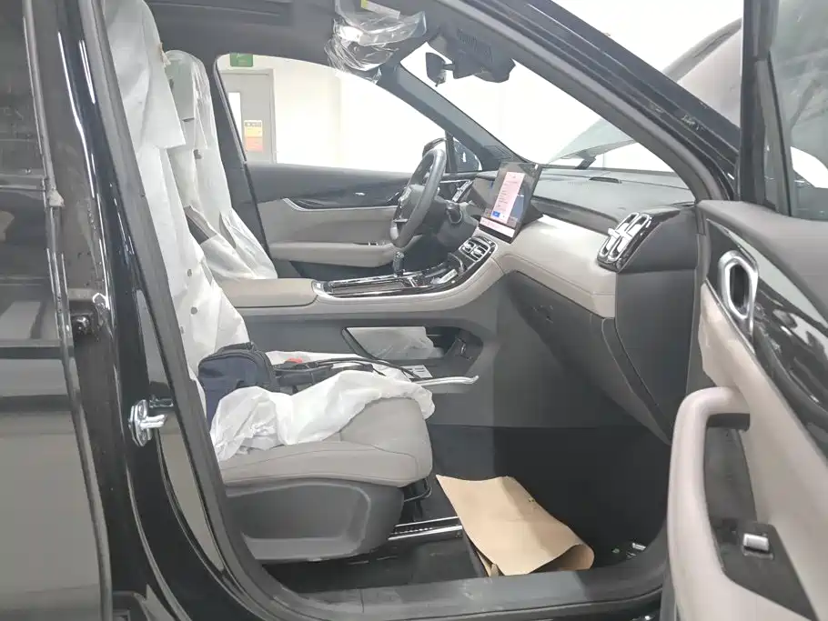Geely Boyue L — миниатюра 8
