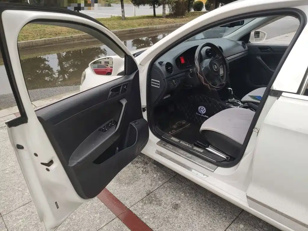 Volkswagen Jetta — миниатюра 12