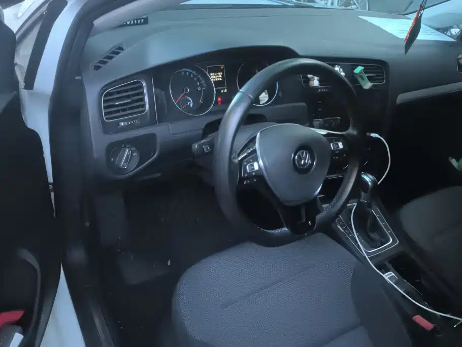 Volkswagen Golf EV — миниатюра 12