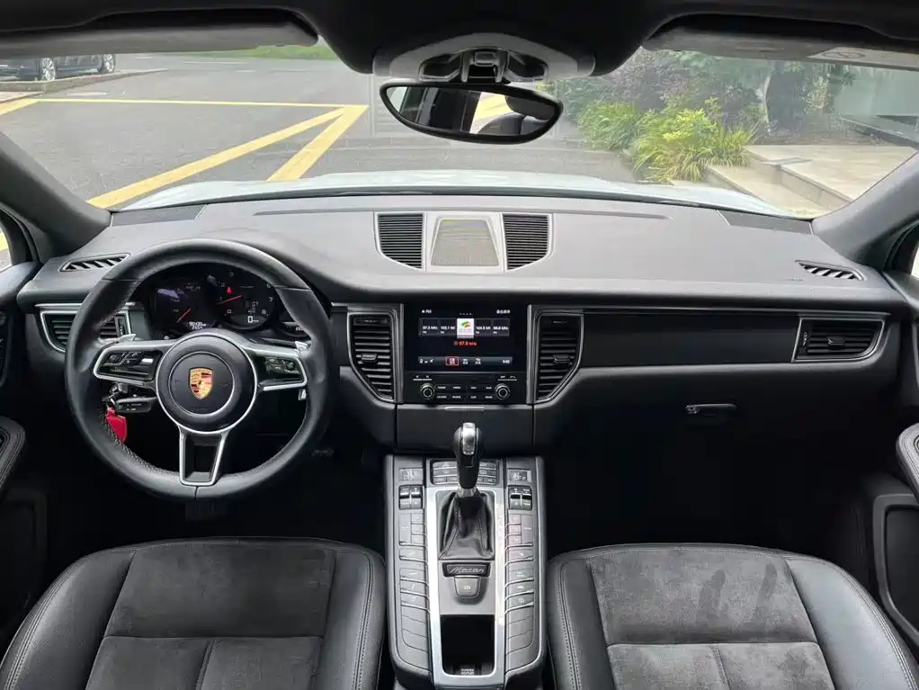 Porsche Macan — миниатюра 12