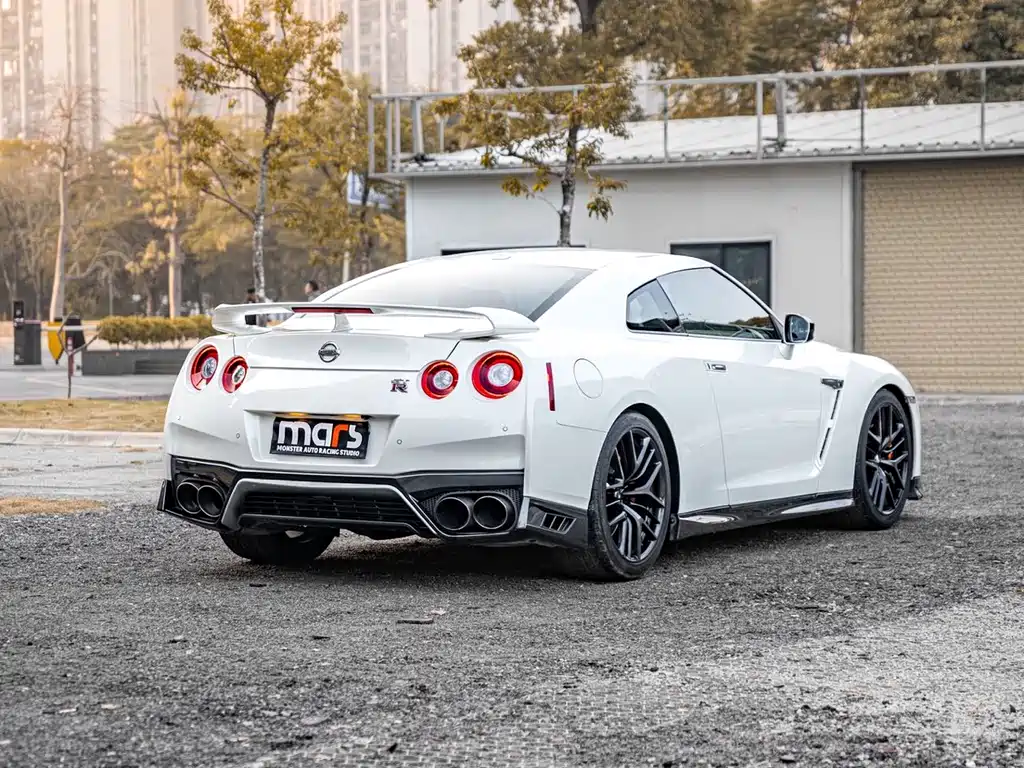 NISSAN GT R