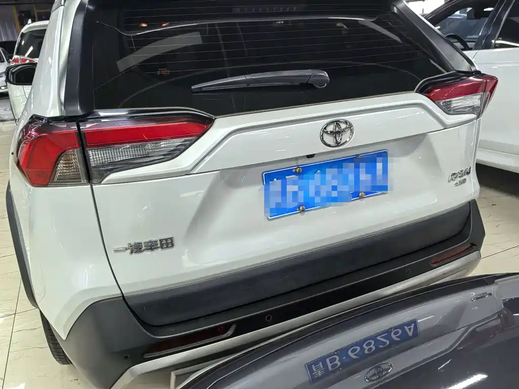Toyota RAV4 2.0L CVT 4WD Elegant Plus Edition, фото 5
