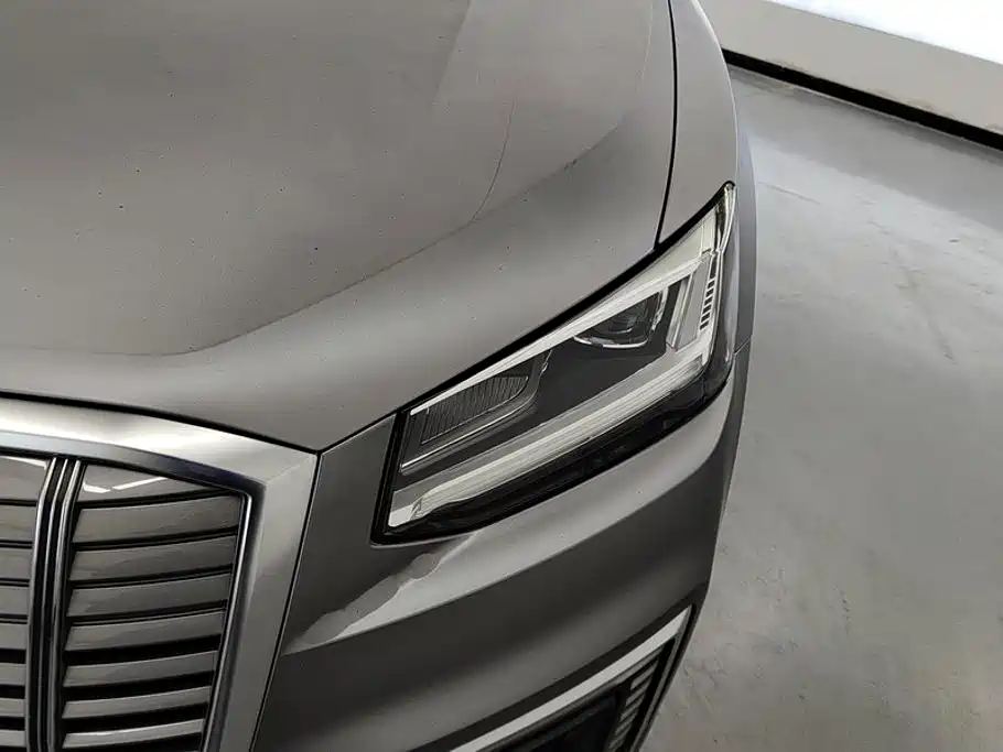 Audi Q2L e-tron — миниатюра 5