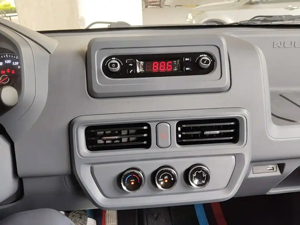 Wuling Yangguang — миниатюра 13