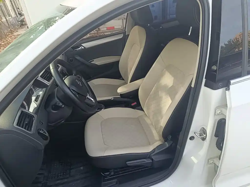 Skoda Rapid — миниатюра 15