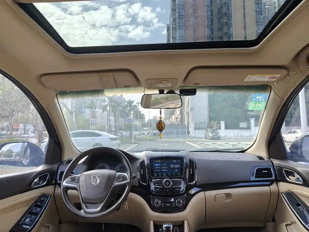 Baojun 730 2015 1.8L MT Luxury ESP 7 мест