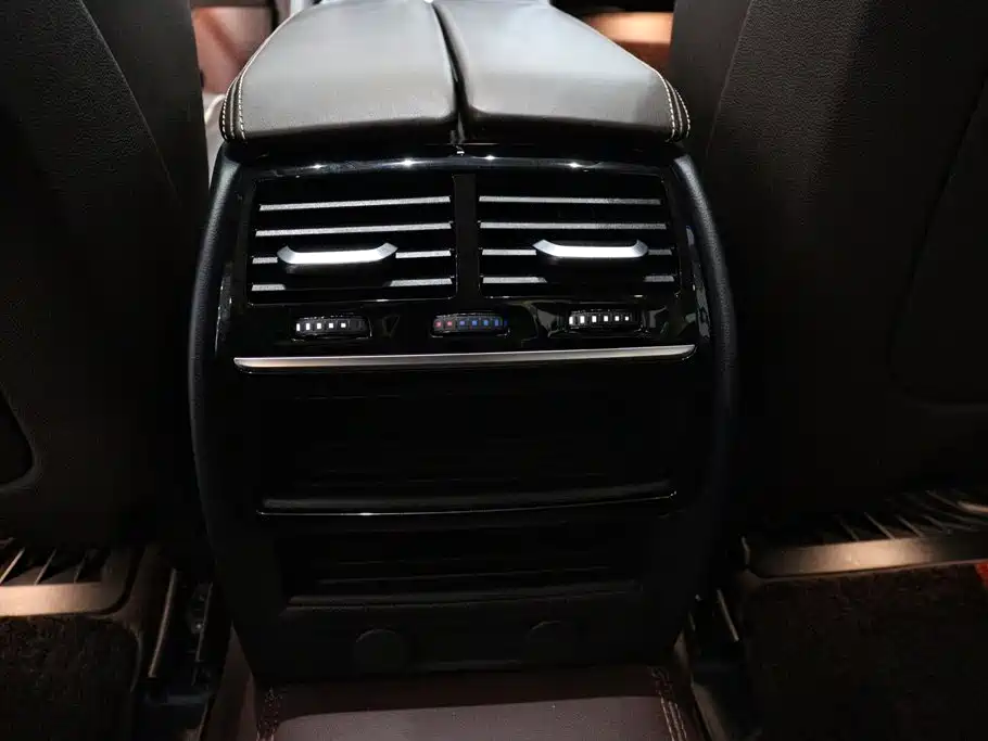 BMW 5 Series New Energy — миниатюра 9