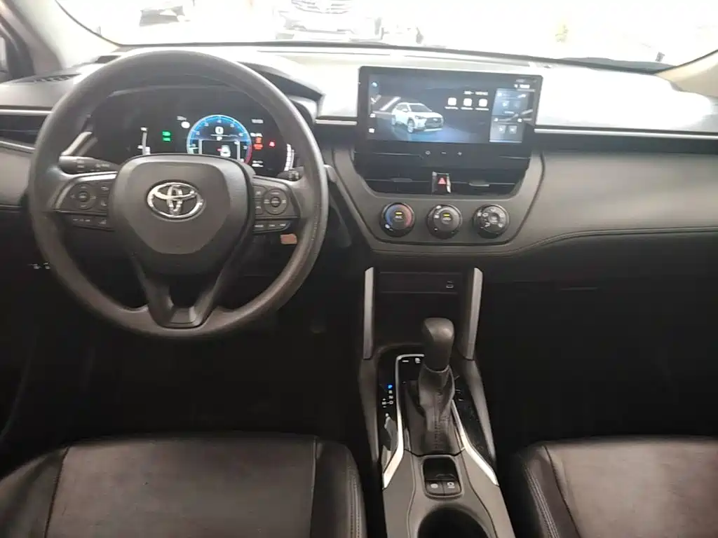 Toyota Corolla Cross — миниатюра 10