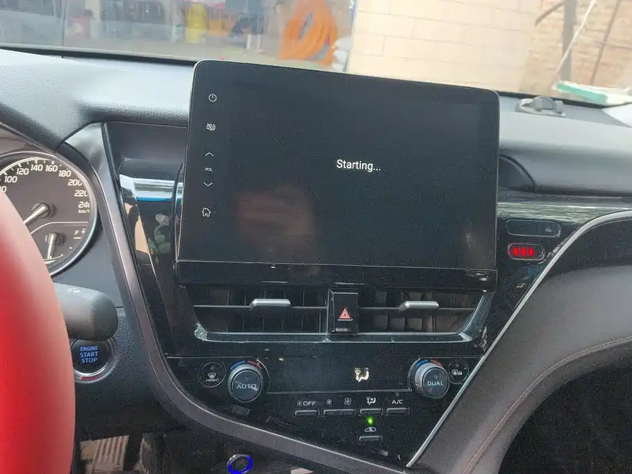 Toyota Camry — миниатюра 12