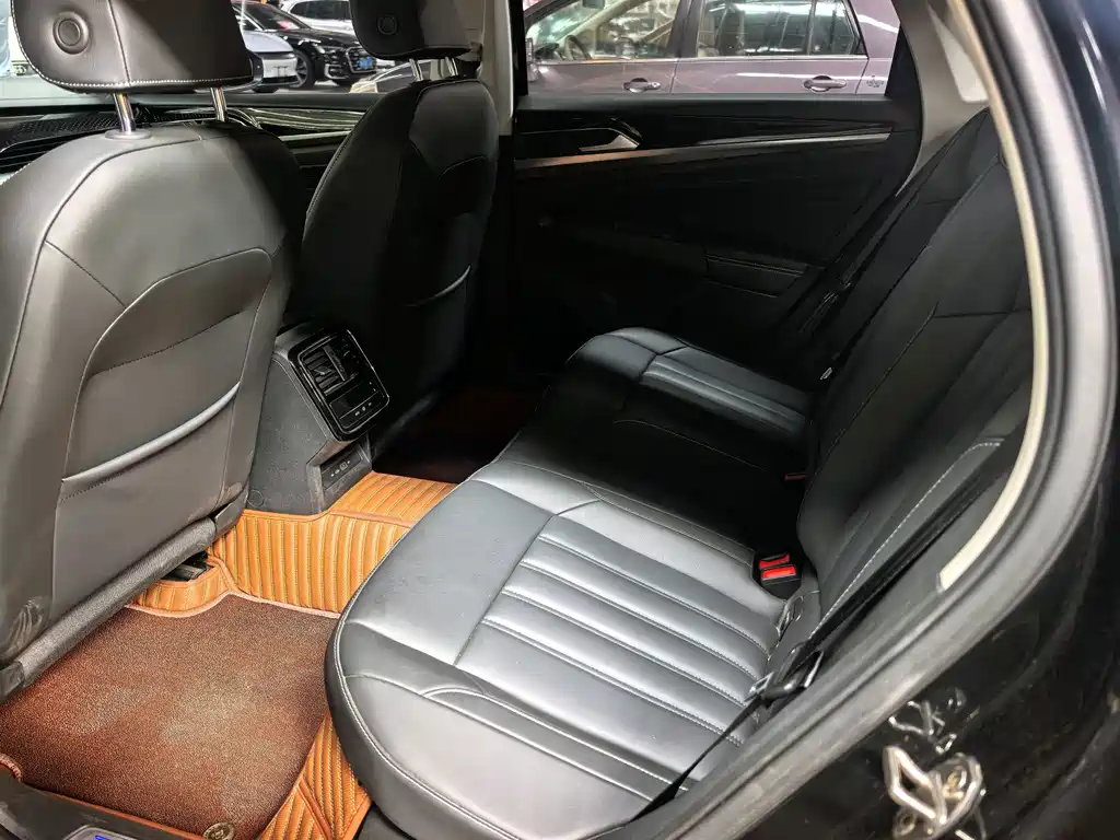 Volkswagen 帕萨特插电混动 — миниатюра 8