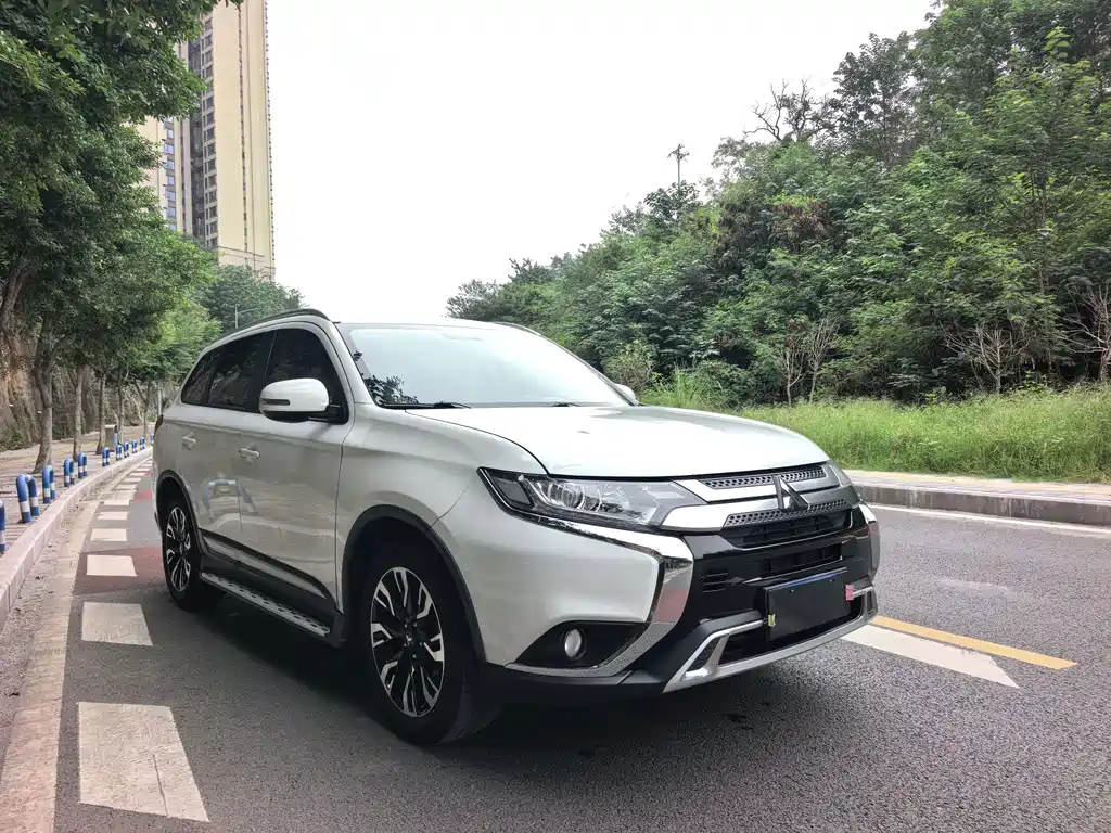 Mitsubishi Outlander — миниатюра 3