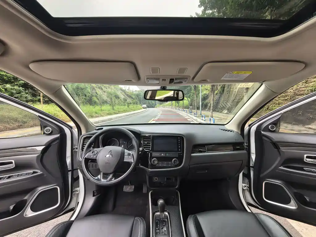 Mitsubishi Outlander — миниатюра 9