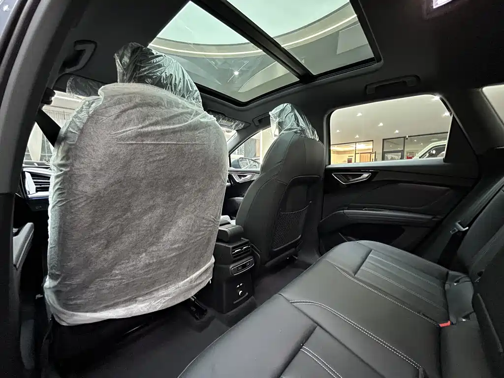 Audi Q4 e-tron — миниатюра 14