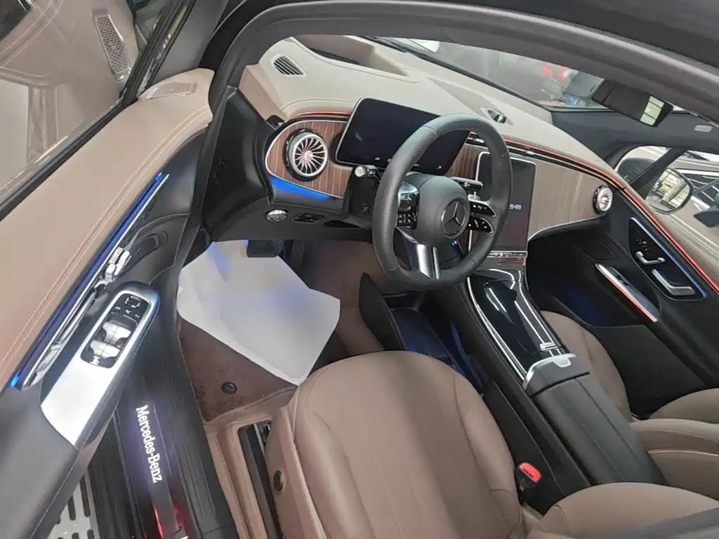 Mercedes-Benz EQE SUV — миниатюра 16