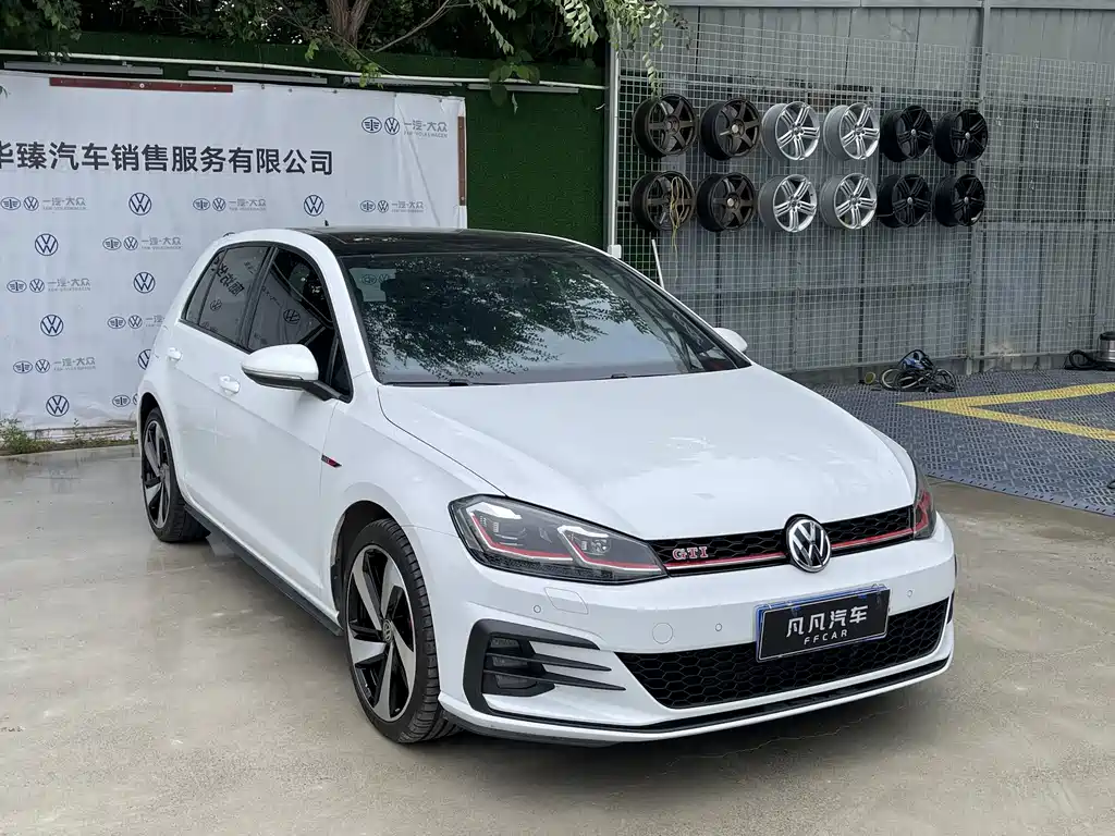 VOLKSWAGEN GOLF GTI