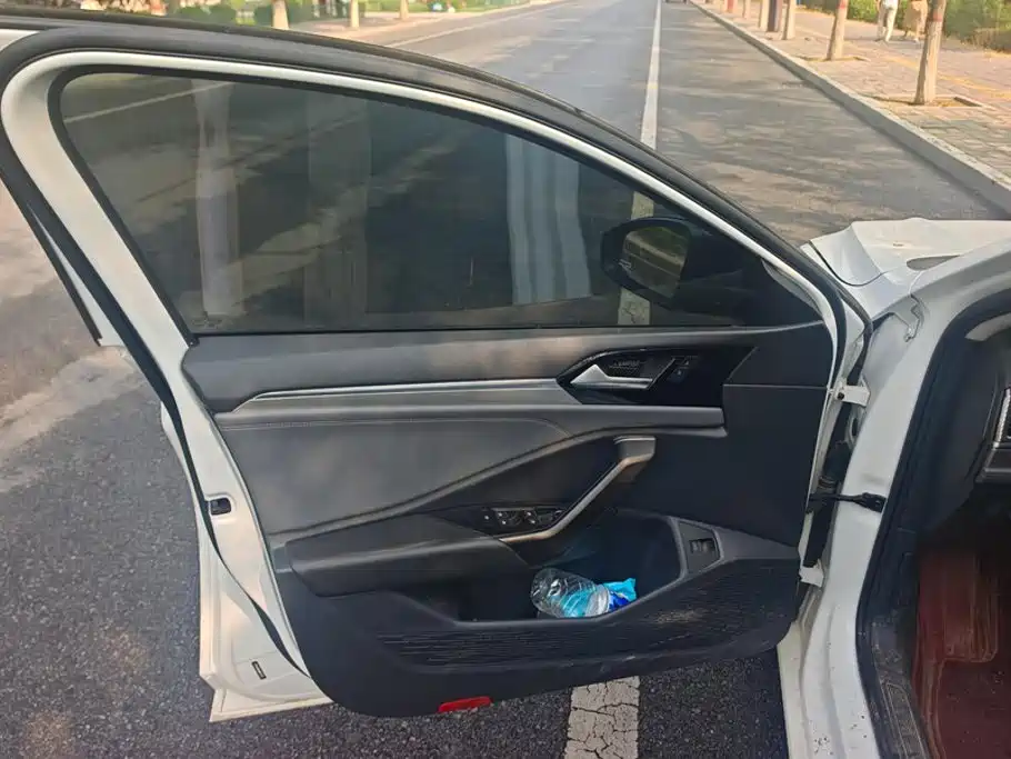 Volkswagen Sagitar — миниатюра 7