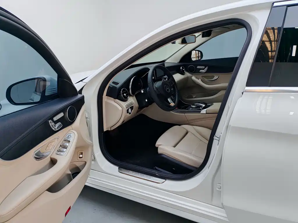 Mercedes-Benz C-Class — миниатюра 16