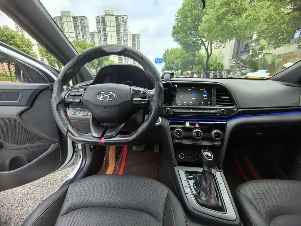 Hyundai Elantra — миниатюра 10