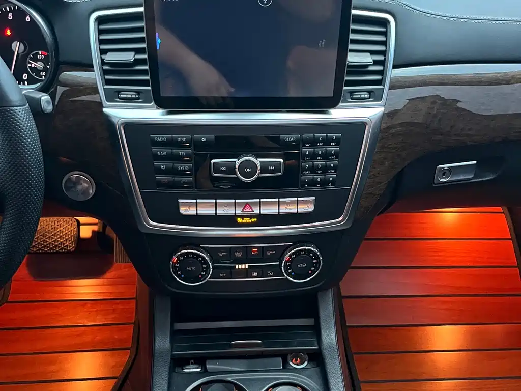 Mercedes-Benz GL-Class — миниатюра 11