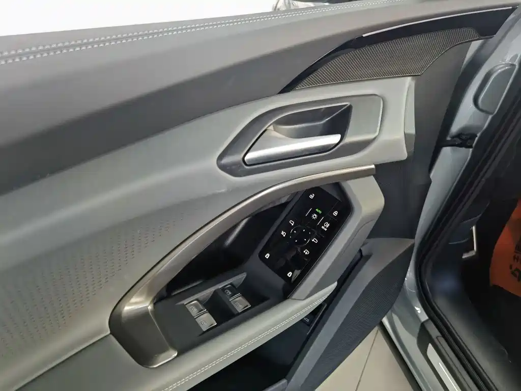 Audi Q5L — миниатюра 7