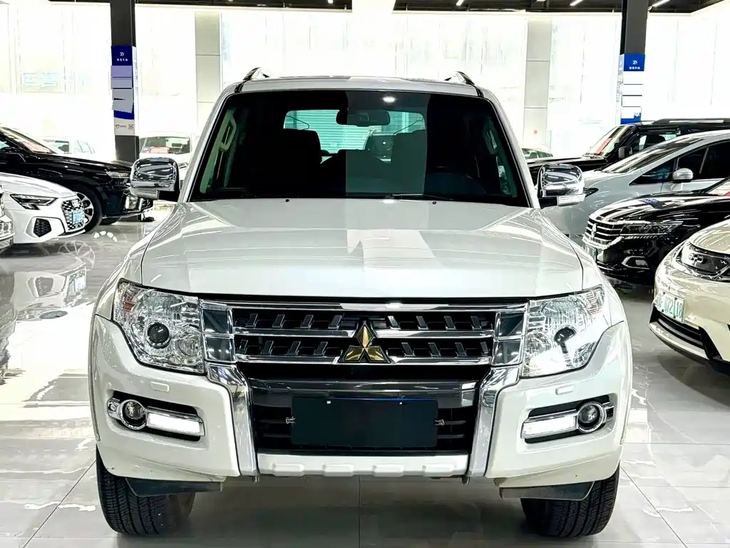 Mitsubishi Pajero (Import) — миниатюра 2