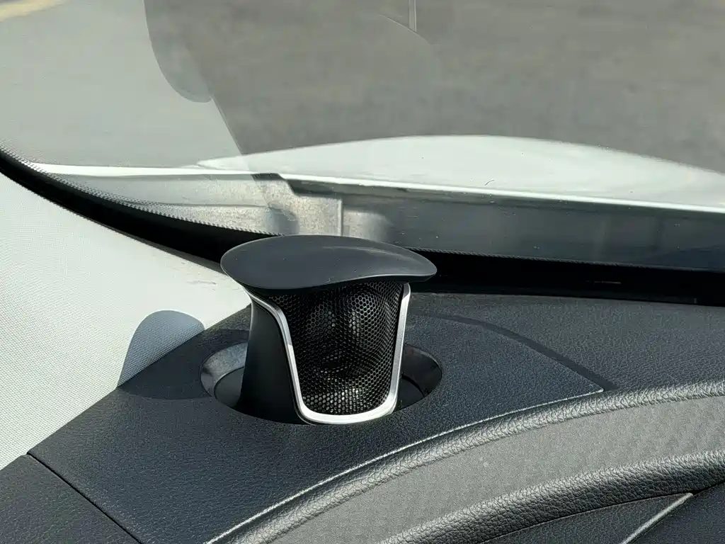 Luxgen U6 — миниатюра 12