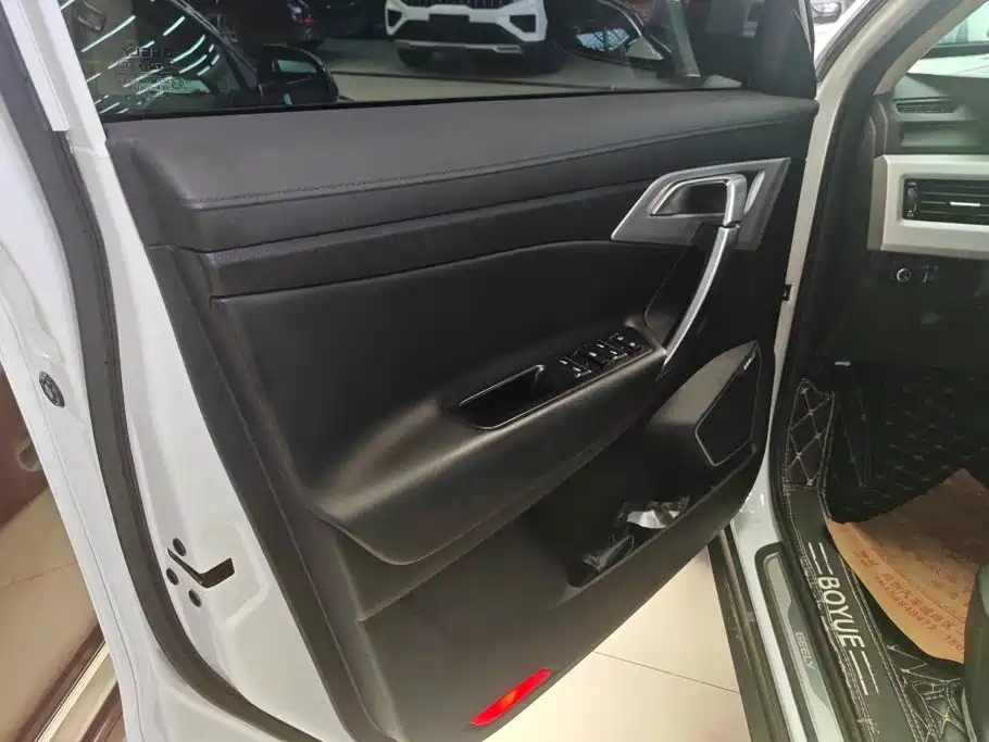 Geely Boyue — миниатюра 6