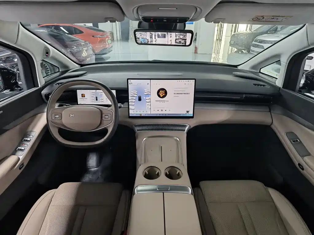 XPeng X9 — миниатюра 5