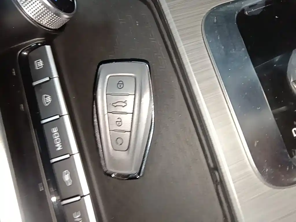 Geely Binyue — миниатюра 9