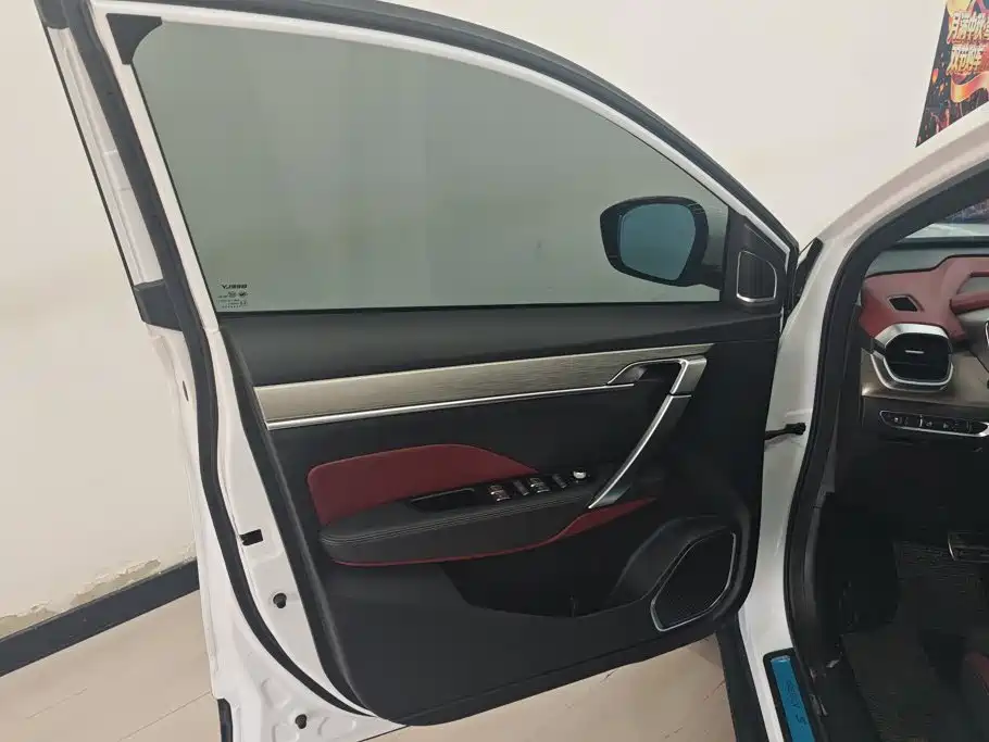 Geely Binyue — миниатюра 7