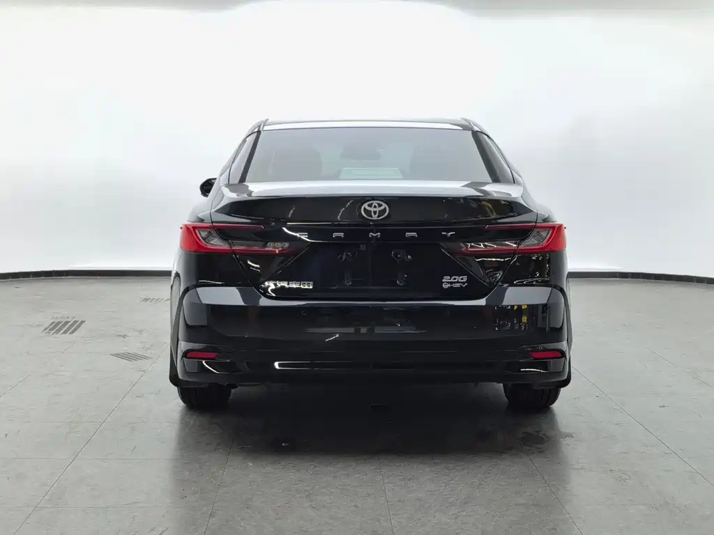Toyota Camry — миниатюра 5