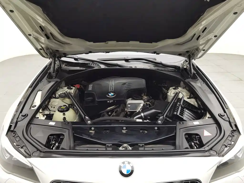 BMW 5 Series — миниатюра 6