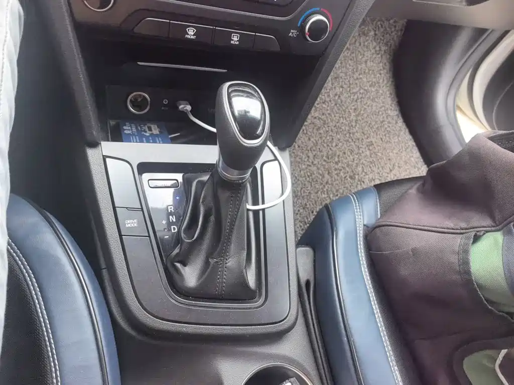 Hyundai Elantra — миниатюра 7