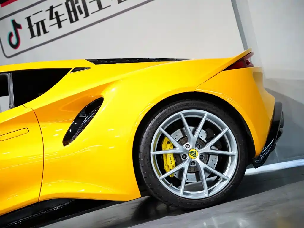 Lotus Emira — миниатюра 51