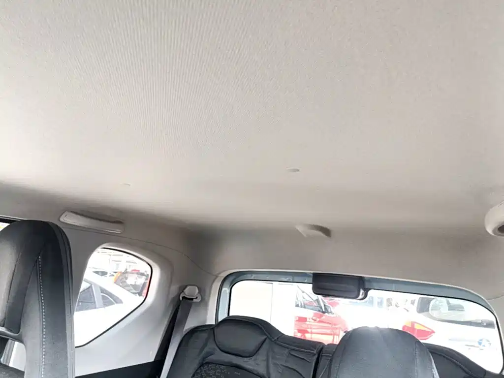 Wuling MINIEV — миниатюра 18