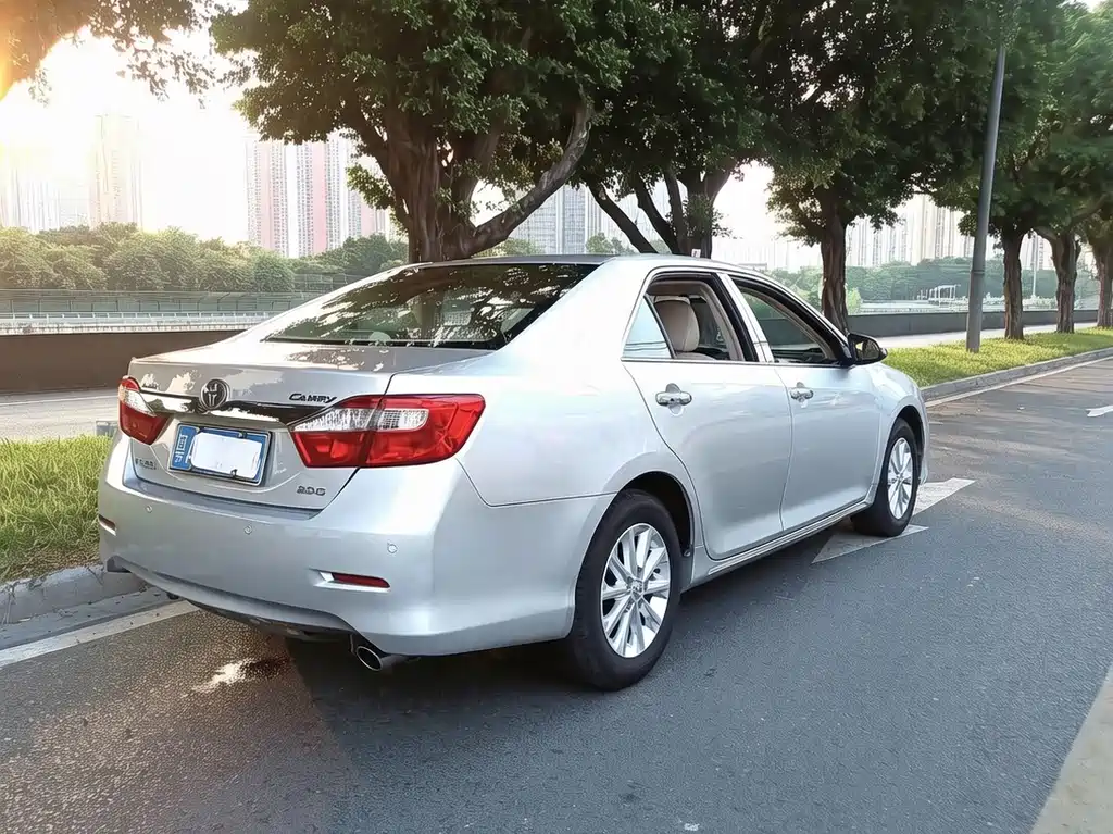 Toyota Camry — миниатюра 7