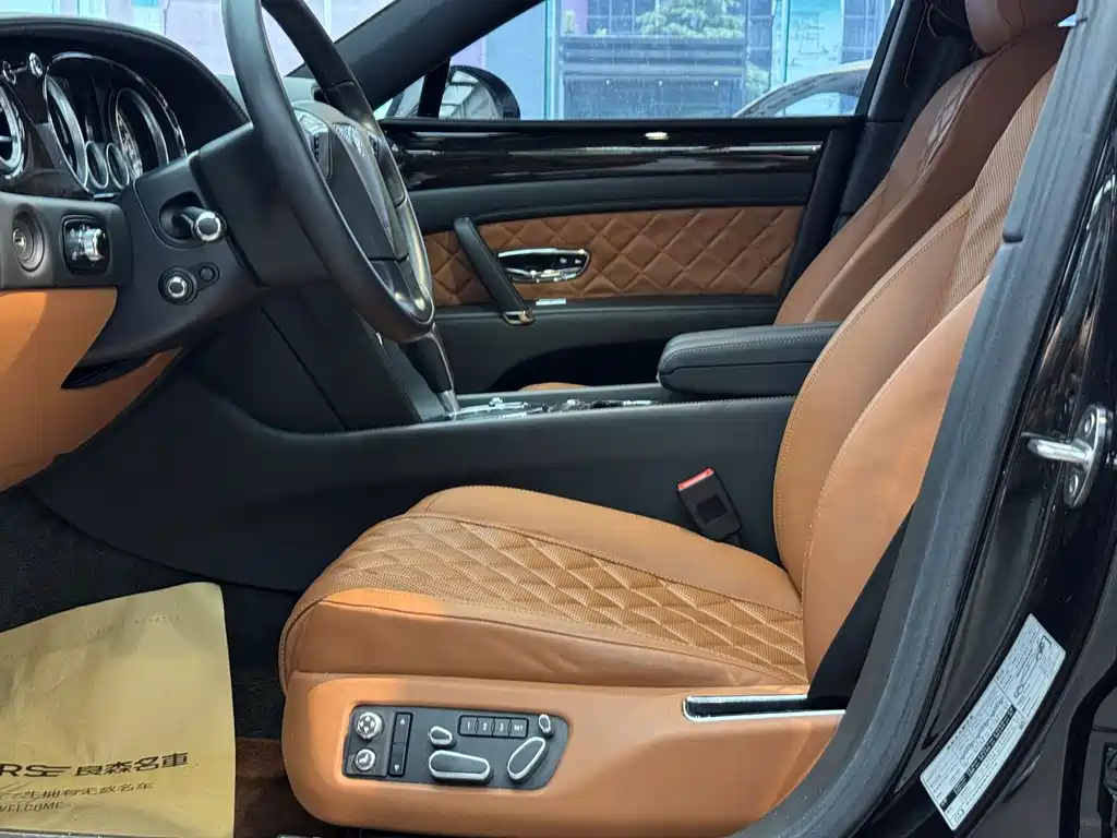 Bentley Flying Spur 4.0T V8 Standard Edition, фото 14