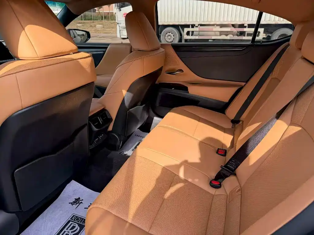 Lexus ES — миниатюра 6