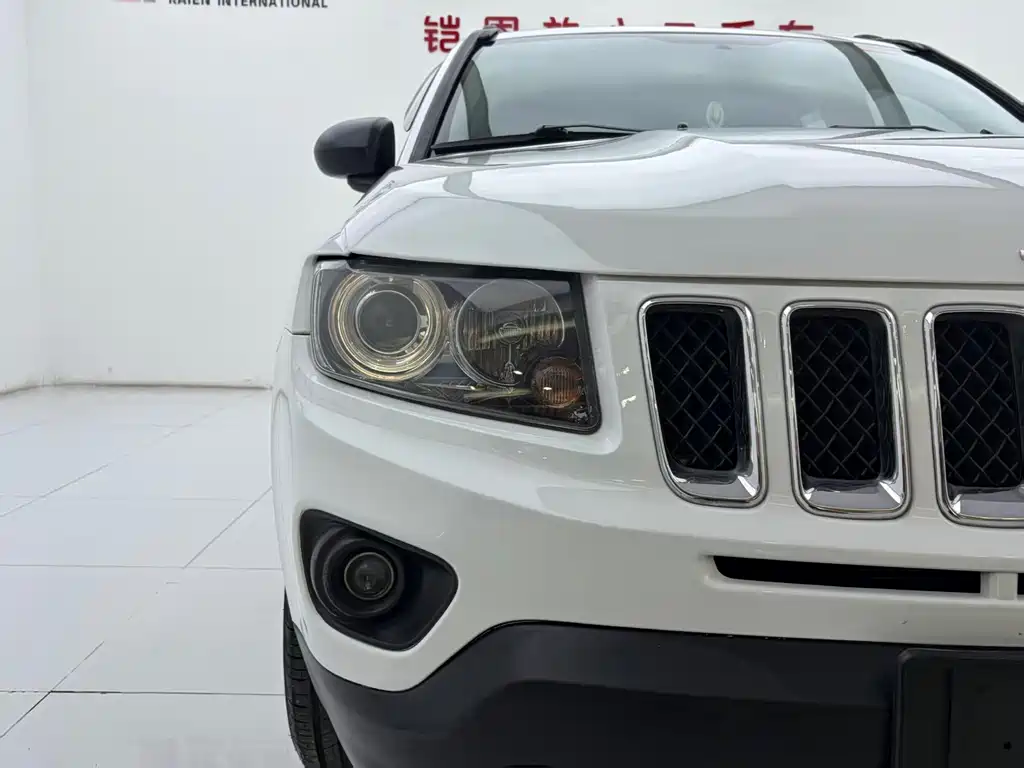 Jeep Compass (Import) — миниатюра 21