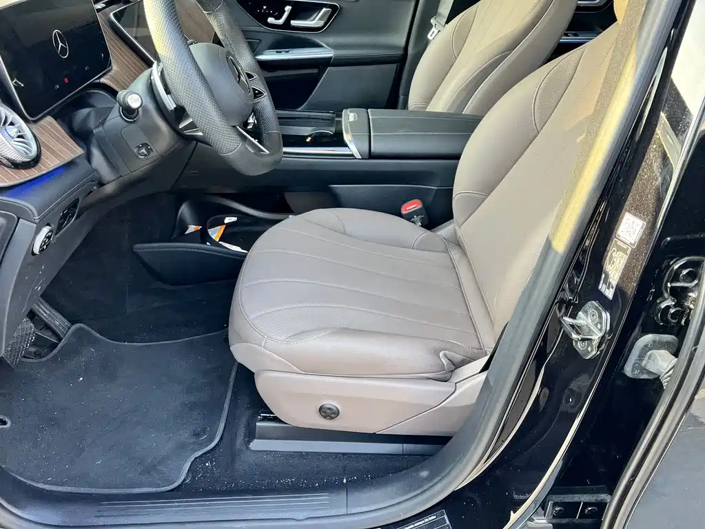 Mercedes-Benz EQE SUV — миниатюра 6