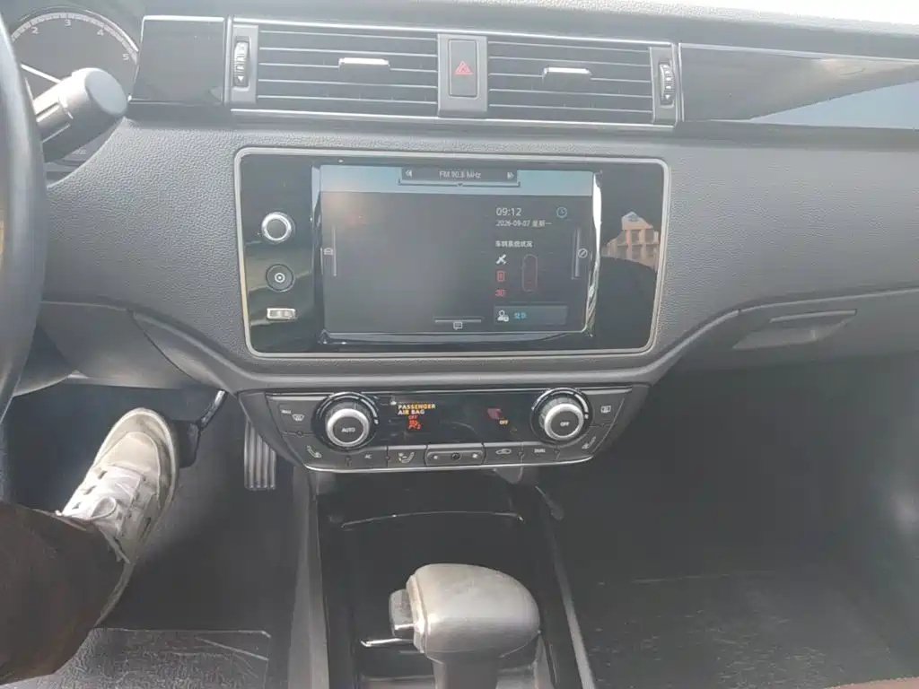 Qoros Qoros 3 — миниатюра 13