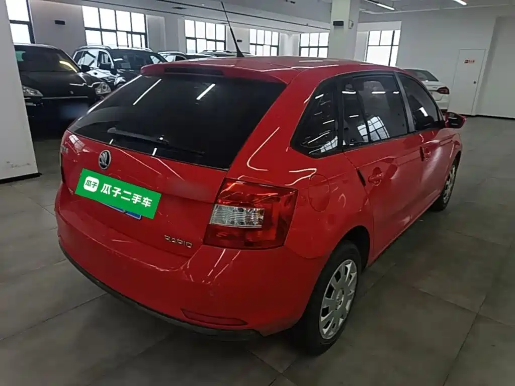 Skoda Rapid Spaceback — миниатюра 7