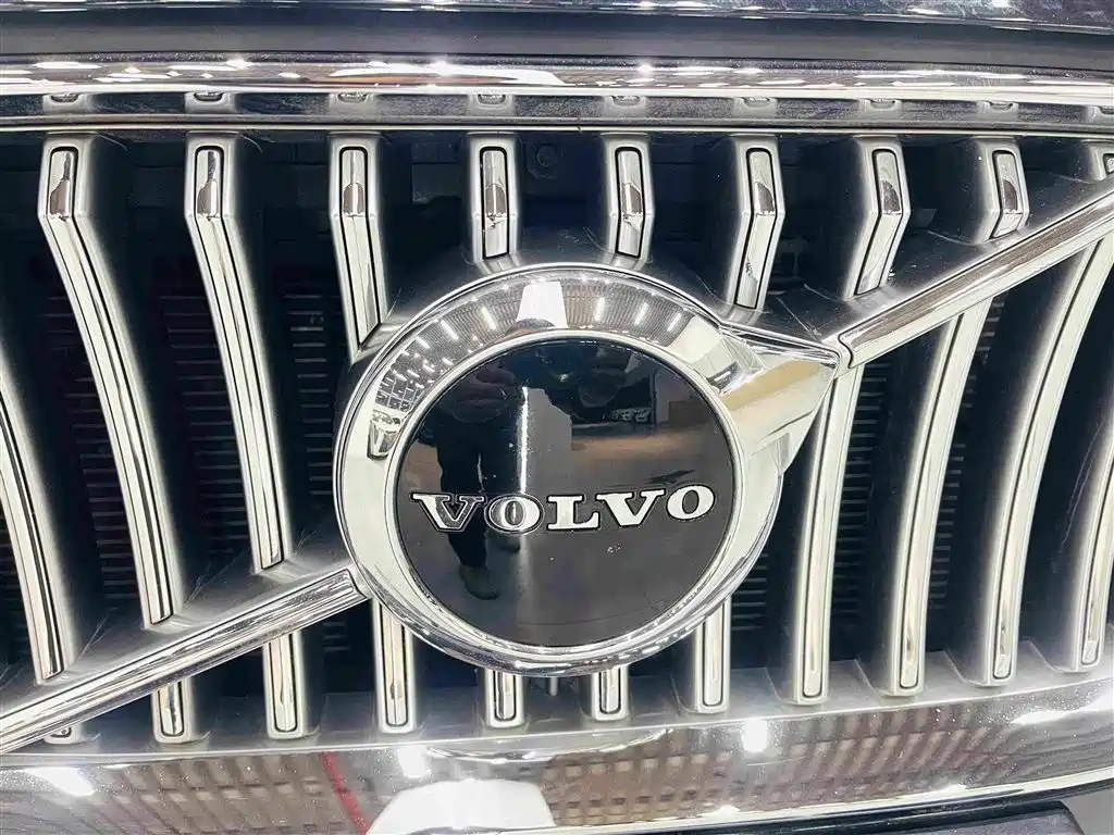 Volvo XC90 — миниатюра 24