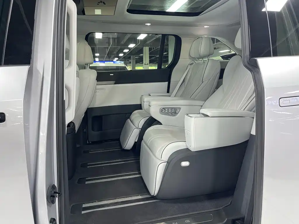 XPeng X9 — миниатюра 8