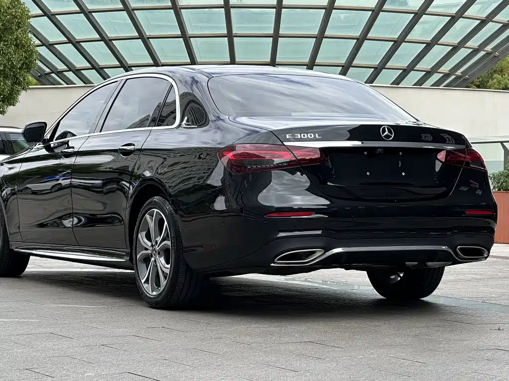 Mercedes-Benz E-Class — миниатюра 11