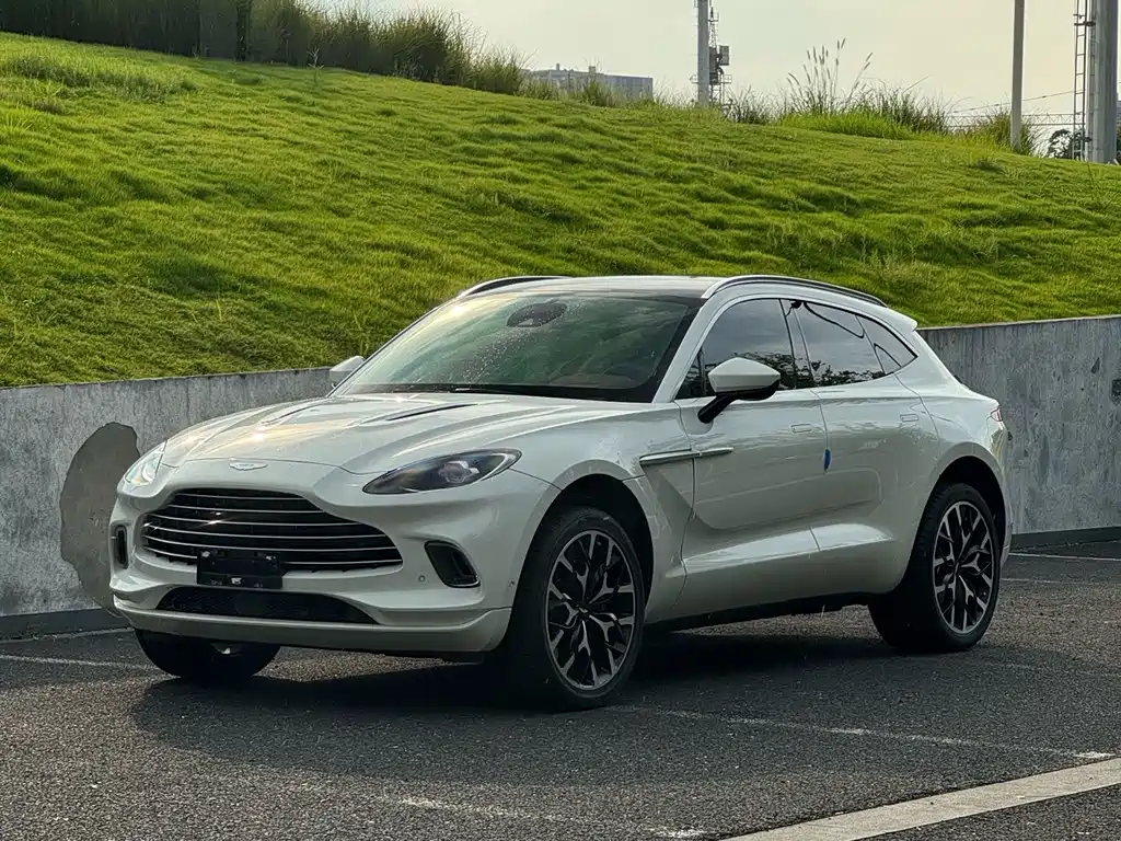 Aston Martin DBX — миниатюра 6