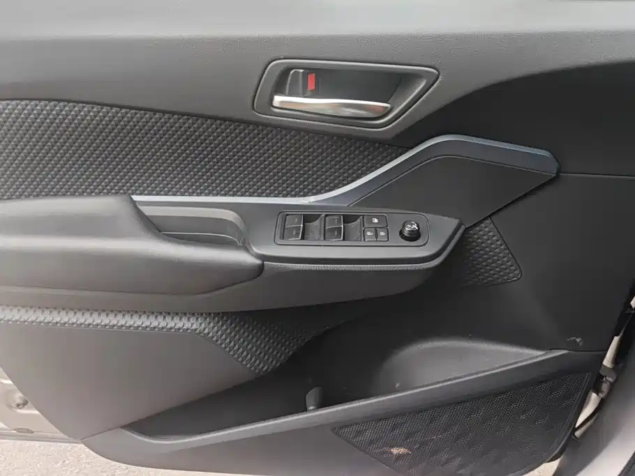 Toyota IZOA — миниатюра 7