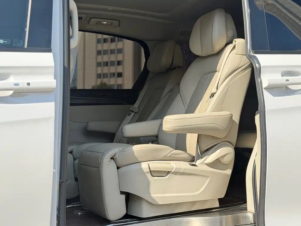 Buick GL8 — миниатюра 7